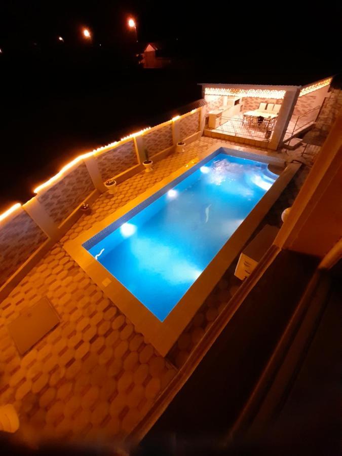 Raffles With Pool غابالا