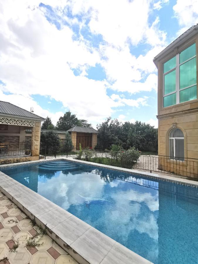 Raffles With Pool شقة